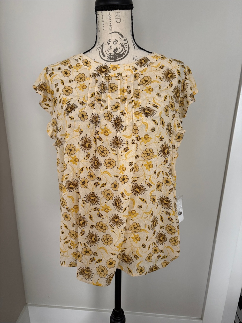 CeCe Large Yellow Floral Pintuck Shell Top